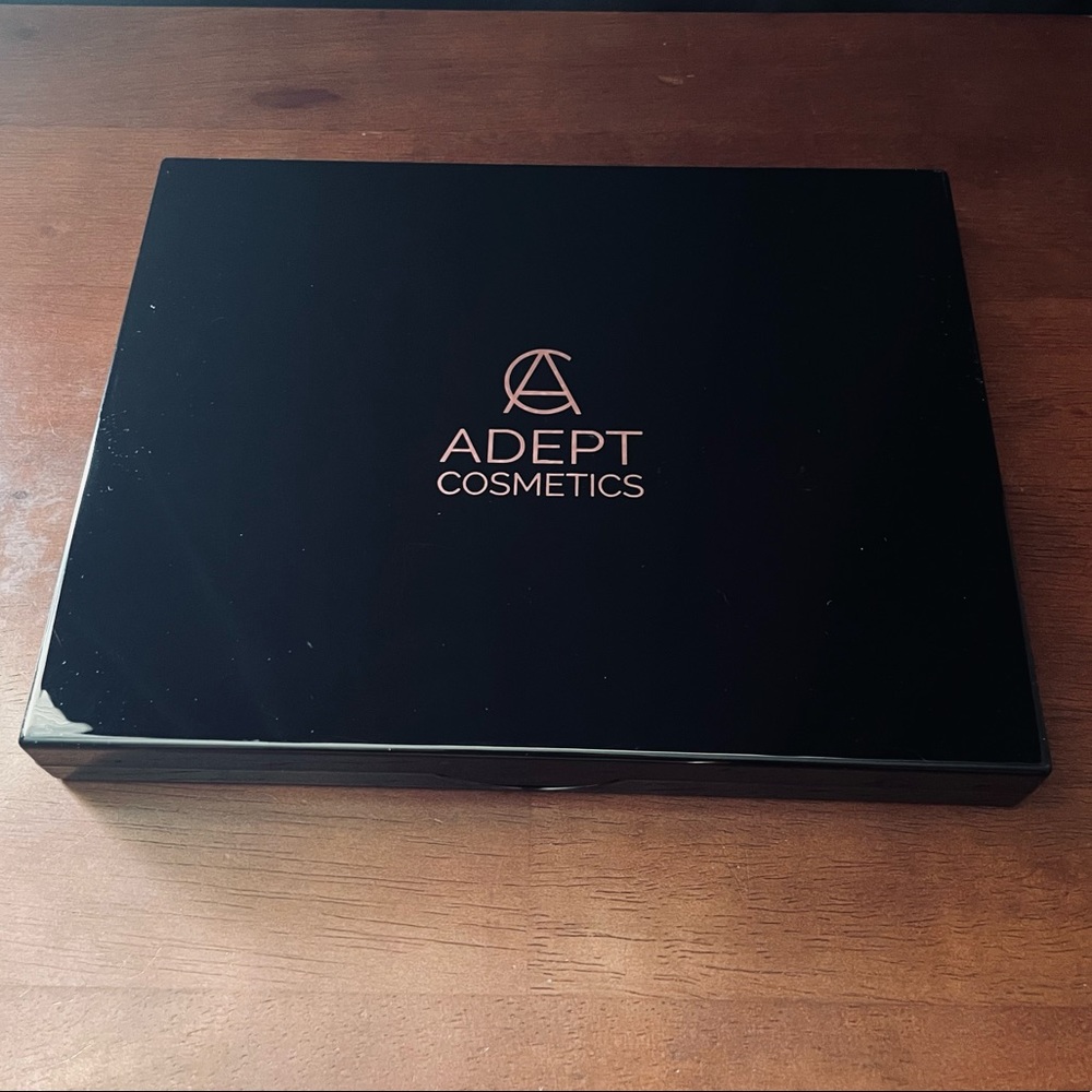 Adept Empty Magnetic Eyeshadow/Makeup Palette - Black